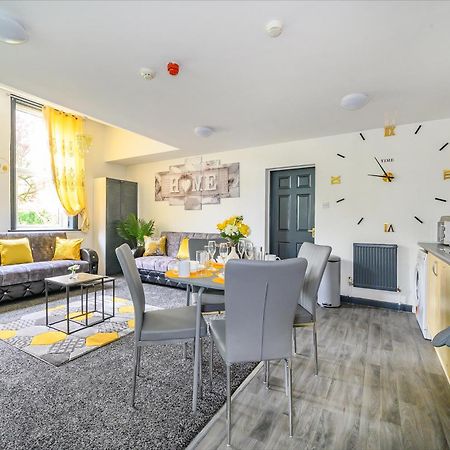 -F5Gh- For Relaxed & Cosy Stay, Free Parking, Wifi Лийдс Екстериор снимка