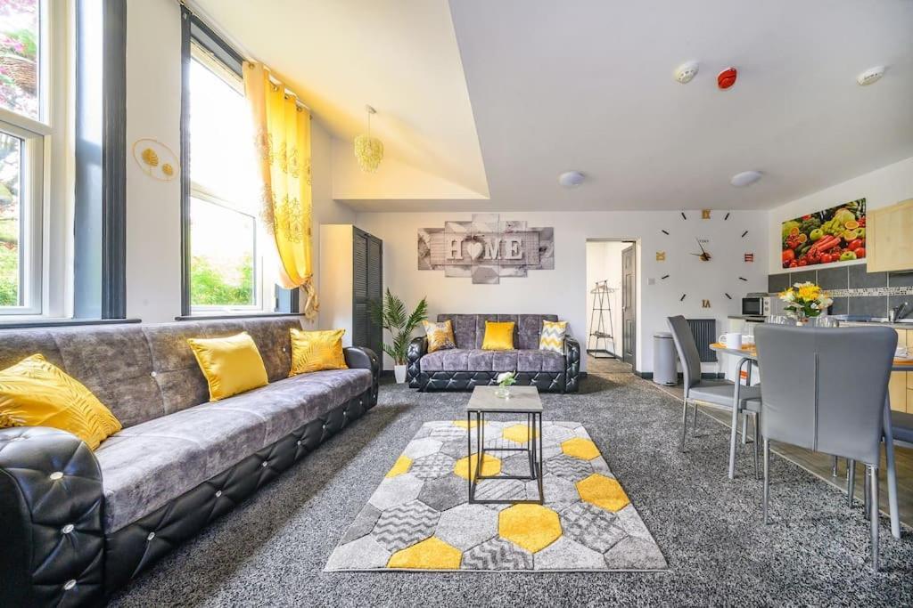 -F5Gh- For Relaxed & Cosy Stay, Free Parking, Wifi Лийдс Екстериор снимка