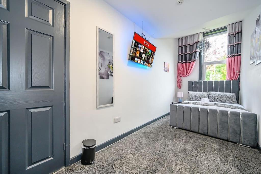 -F5Gh- For Relaxed & Cosy Stay, Free Parking, Wifi Лийдс Екстериор снимка