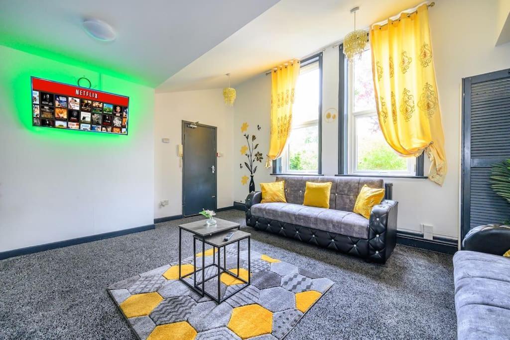 -F5Gh- For Relaxed & Cosy Stay, Free Parking, Wifi Лийдс Екстериор снимка